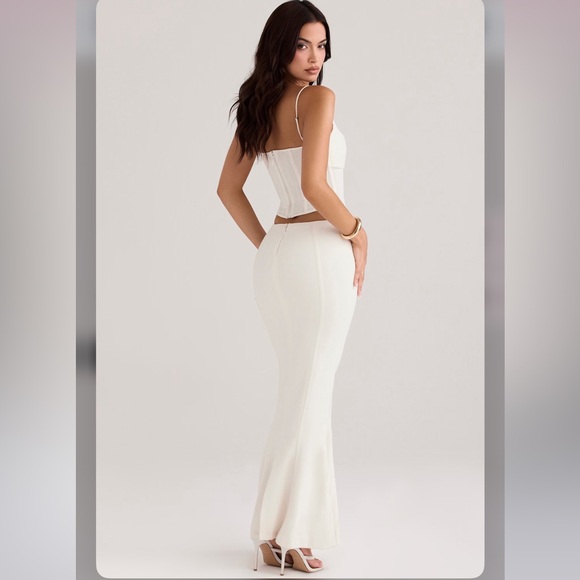 HOUSE OF CB PALOMA CORSET MAXI DRESS - Picture 4 of 10